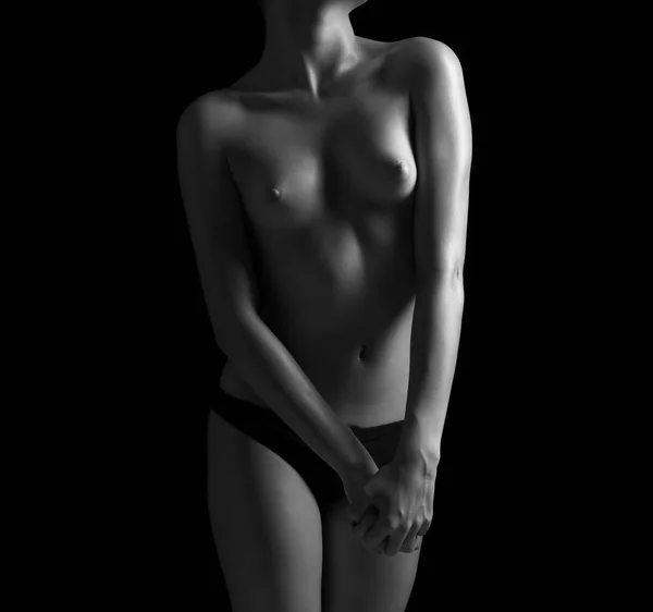 Jong Slanke Vrouw Poseren Topless Een Zwarte Achtergrond — Stockfoto